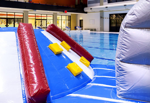 Inflatable glijbaan in thema haai voor zowel jong als oud bestellen. Koop opblaasbare zwembadspelen nu online bij JB Inflatables Nederland 