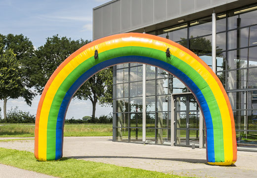 Opblaasbare 6x4m start & finishboog te koop in regenboog kleur bij JB Inflatables Nederland. Bestel opblaasbare bogen in standaard kleuren en afmetingen direct online