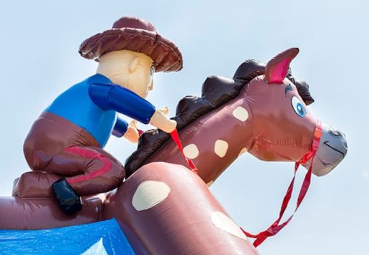 Groot overdekt springkussen kopen in thema cowboy western voor kinderen. Bestel springkastelen online bij JB Inflatables Nederland