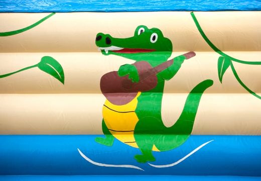 Groot springkussen overdekt kopen met vrolijke animaties in krokodil thema voor kinderen. Koop springkussens online bij JB Inflatables Nederland 