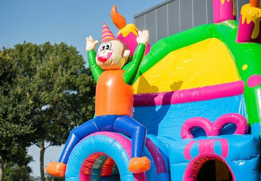 Overdekt maxifun super springkussen met glijbaan in thema party bestellen voor kinderen. Koop springkussens online bij JB Inflatables Nederland
