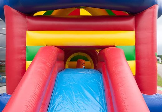 Circus opblaasbaar overdekt springkasteel met verschillende obstakels en een glijbaan kopen bij JB Inflatables Nederland. Bestel online springkastelen bij JB Inflatables Nederland