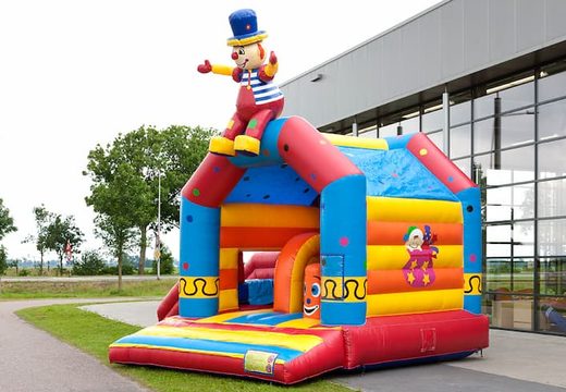 Multifun springkussen in thema clown met een opvallend 3D figuur op het dak kopen voor kids. Bestel springkussens online bij JB Inflatables Nederland