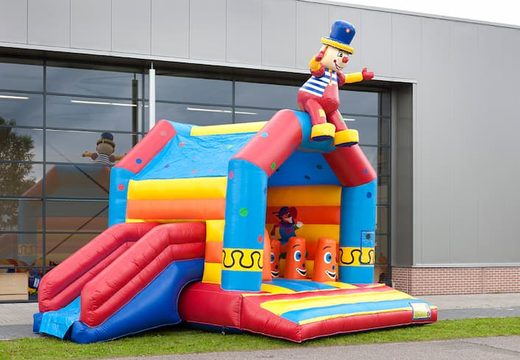 Koop voor kinderen een opblaasbaar multifun springkasteel in clown thema met bovenop een opvallend 3D object bij JB Inflatables Nederland. Bestel springkastelen online bij JB Inflatables Nederland