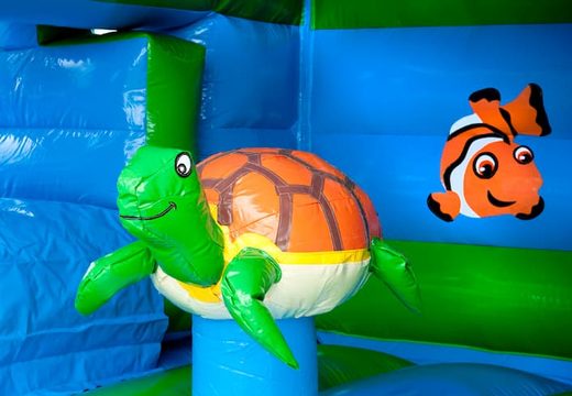 Schildpad opblaasbaar overdekt springkasteel met verschillende obstakels, een glijbaan en een 3D object op het dak kopen bij JB Inflatables Nederland. Bestel online springkastelen bij JB Inflatables Nederland