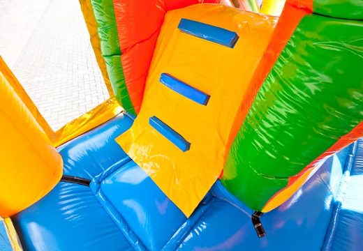 Springkasteel in clown thema met een glijbaan bestellen voor kinderen. Koop opblaasbare springkastelen online bij JB Inflatables Nederland