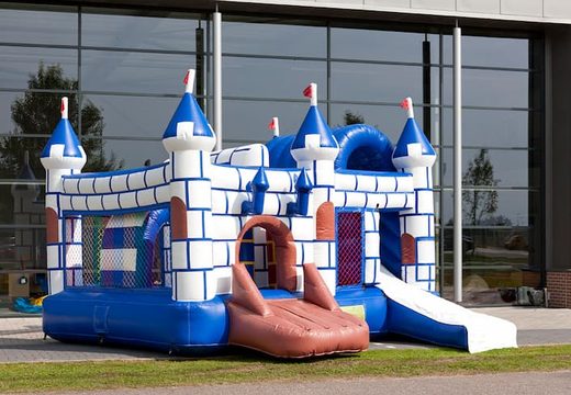 Springkasteel in thema blauw wit kasteel met een glijbaan kopen voor kinderen. Bestel opblaasbare springkastelen online bij JB Inflatables Nederland