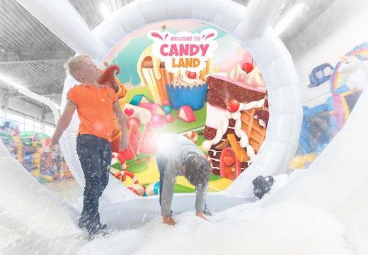 Haal luchtdichte opblaasbare snowglobe XL in thema candy land voor zowel jong als oud. nu Bestel opblaasbare winterattracties nu online bij JB Inflatables Nederland 