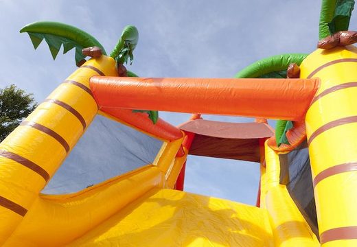 Unieke 17 meter brede stormbaan in beach thema bestellen voor kinderen. Bestel opblaasbare stormbanen nu online bij JB Inflatables Nederland