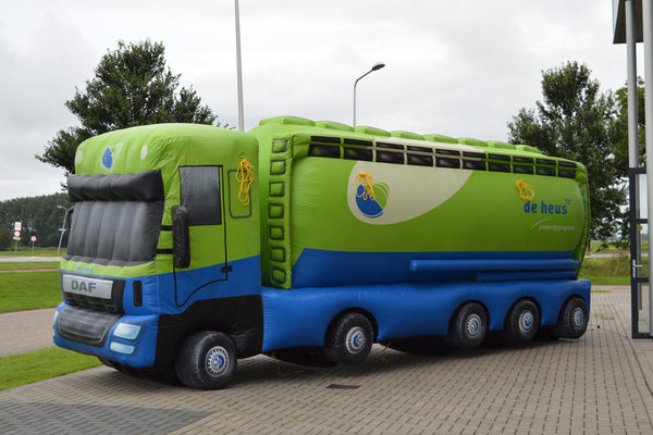 De Heus opblaasbare vrachtwagen blikvanger bestellen. Koop inflatable productvergroting online bij JB Inflatables Nederland