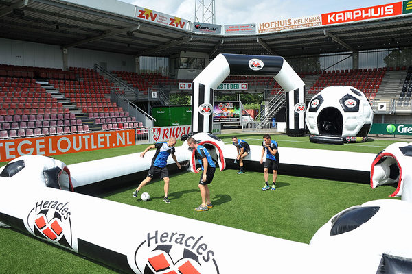 Bestel opblaasbare Heracles voetbalboarding voor diverse evenementen. Koop een voetbalboarding nu online bij JB Promotions Nederland