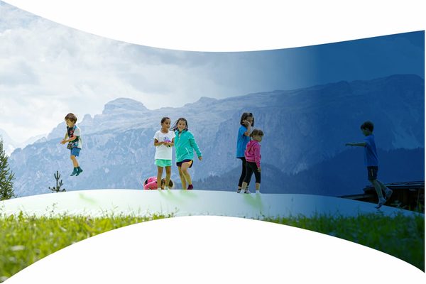 Airmountains Kopen; Standaard of Maatwerk AirTrampolines bestellen van JB Inflatables voor campings, zwembaden of airtrampolines voor horeca