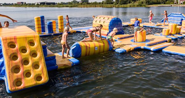 Opblaasbare Waterspelen kopen voor binnen en buiten water van JB Waterplay. Opblaasbare spellen voor zwembad en natuurwater van JB Inflatables