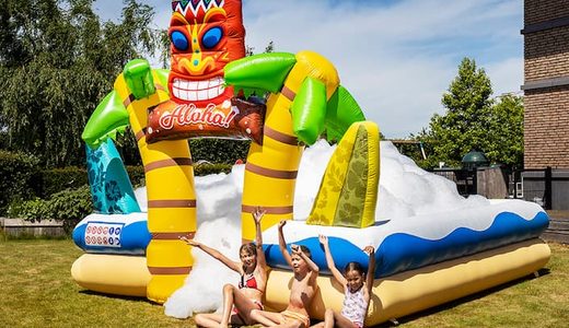 Bubble Park in thema Hawaii voor kinderen bestellen. Koop opblaasbare springkussens online bij JB Inflatables Nederland