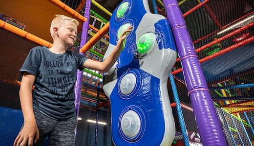 Interactieve spellen interactive playsystems kopen voor indoor speelhallen met springkussens bij JB Inflatables