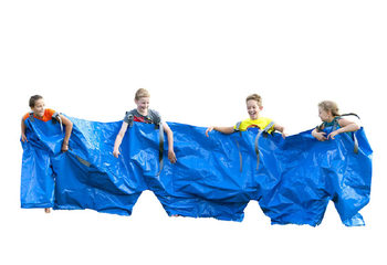 Koop blauwe funbroeken waar 4 personen in kunnen zitten voor zowel oud als jong. Bestel opblaasbare zeskamp artikelen online bij JB Inflatables Nederland