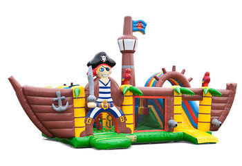 Groot opblaasbaar overdekt multiplay springkussen met slide kopen in thema xxl piraat voor kinderen. Bestel springkussens online bij JB Inflatables Nederland