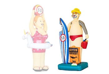 Abraham beach pop met surfbord in in zijn zwembroek te koop als blikvanger voor bij verjaardagen