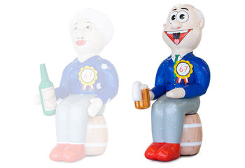 Abraham pop zittend op een vat bier met bier in zijn hand te koop als blikvanger bij verjaardagen