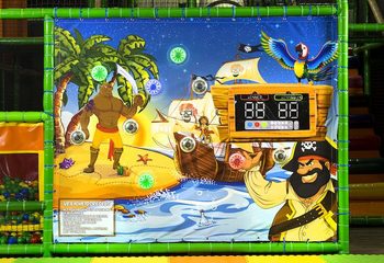 Muur met interactieve spots voor in een playground bestellen met pirate thema voor kinderen