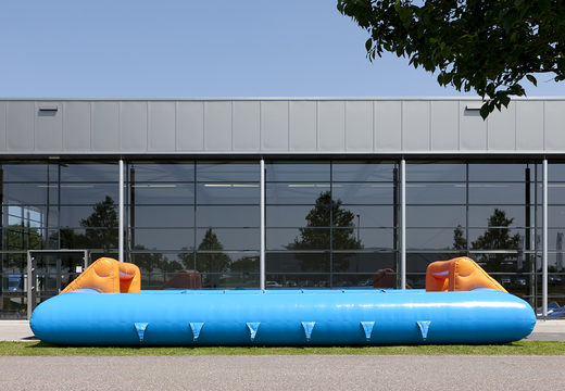 Bestel blauw oranje opblaasbare tafelvoetbal met unieke boardingschuifsysteem voor kinderen. Koop opblaasbare tafelvoetbal nu online bij JB Inflatables Nederland
