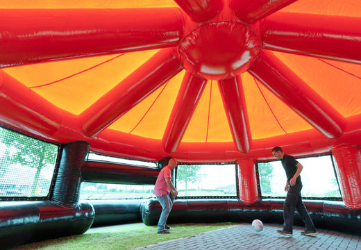 Unieke opblaasbare Pannakooi met dak voor kids kopen. Bestel opblaasbare tafelvoetbal nu online bij JB Inflatables Nederland