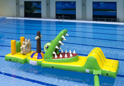 Haal luchtdichte opblaasbare stormbaan in thema krokodil met leuke 3D-objecten voor zowel jong als oud. Bestel opblaasbare zwembadspelen nu online bij JB Inflatables Nederland 