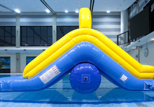 Bestel een opblaasbare luchtdichte 6,5 meter lange en 3,5 meter hoge waterglijbaan voor zowel jong als oud. Koop opblaasbare zwembadspelen nu online bij JB Inflatables Nederland 