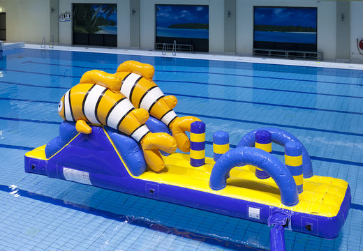 Opblaasbare nemo run met glijbaan voor zowel jong als oud. Bestel opblaasbare zwembadspelen nu online bij JB Inflatables Nederland