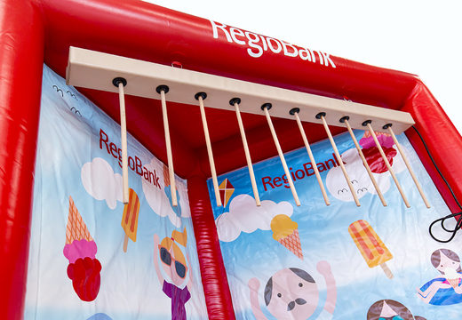 Inflatable stokvangen spel in thema regiobank voor zowel indoor als outdoor kopen. Bestel stokvangenspel nu online bij JB Promotions Nederland