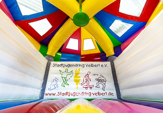 Opblaasbare maatwerk Stadjugendring Carrousel bestellen bij JB Inflatables Nederland. Vraag nu gratis ontwerp aan voor opblaasbare luchtkussens in eigen huisstijl