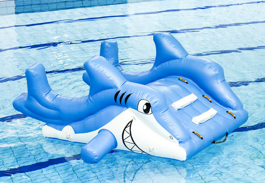 Inflatable luchtdichte glijbaan in thema haai voor zowel jong als oud bestellen. Koop opblaasbare zwembadspelen nu online bij JB Inflatables Nederland 