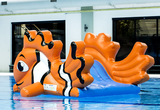 Haal luchtdichte opblaasbare glijbaan in thema clownvis voor zowel jong als oud. Bestel opblaasbare zwembadspelen nu online bij JB Inflatables Nederland 