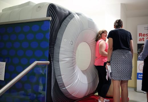 Siemens MRI Scanner maatwerk bestellen. Koop opblaasbare 3D objecten nu online bij JB Inflatables Nederland