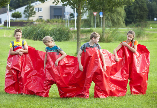 Koop rode funbroeken waar 4 personen in kunnen zitten voor zowel oud als jong. Bestel opblaasbare zeskamp artikelen online bij JB Inflatables Nederland