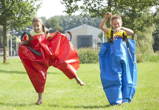 Bestel rode en blauwe sponsbroeken voor zowel oud als jong. Koop opblaasbare zeskamp artikelen online bij JB Inflatables Nederland