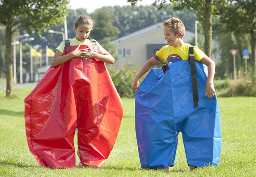 Haal rode en blauwe sponsbroeken voor zowel oud als jong nu online. Koop opblaasbare zeskamp artikelen online bij JB Inflatables Nederland