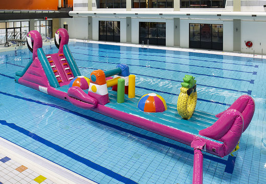 Unieke Flamingo Run opblaasbare stormbaan kopen voor zowel jong als oud. Bestel opblaasbare zwembadspelen nu online bij JB Inflatables Nederland 