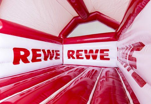 Bestel nu online op maat gemaakte Rewe reclame springkastelen in het rood bij JB Promotions Nederland. Promotionele springkastelen in alle soorten en maten razendsnel op maat gemaakt