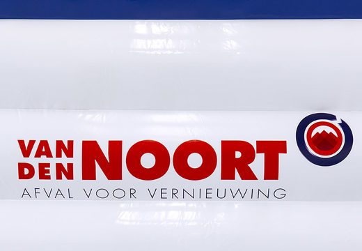 Bestel nu op maat gemaakte Van Den Noort multifun springkussen met glijbaan aan de zijkant in de afmeting 5,2 x 6,8 x 4,4 meter bij JB Promotions Nederland. Maatwerk opblaasbare reclame springkussens in verschillende soorten en maten te koop