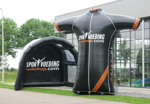 Bestel uw Sportvoeding wielrenners shirt. Haal uw opblaasbare productvergrotingen nu online bij JB Inflatables Nederland