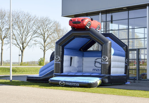 Promotionele op maat gemaakt Mazda multifun springkussen met glijbaan en 3D auto kopen bij JB Promotions Nederland. Bestel nu opblaasbare reclame luchtkussens in eigen huisstijl bij JB Inflatables Nederland