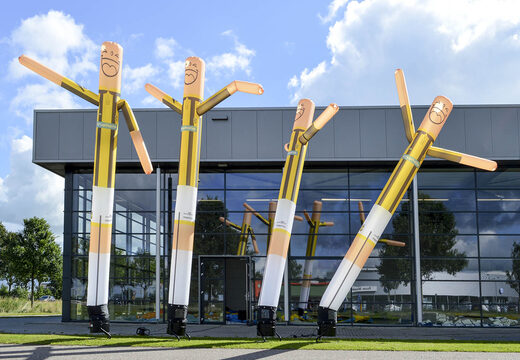 Maatwerk Vitesse Skydancer in een Vitesse voetbaltenue zijn perfect voor sport evenementen. Bestel op maat gemaakte airdancers bij JB Promotions Nederland