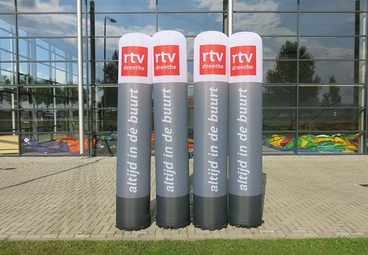 Opvallende opblaasbare  RTV Drenthe lichtpilaren bestellen. Haal uw opblaasbare lichtpilaren nu online bij JB Inflatables Nederland