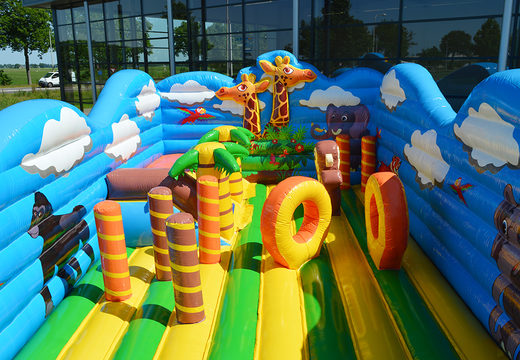Inflatable maatwerk indoor structuur jungle strombaan voor jong als oud kopen kopen. Bestel opblaasbare stormbanen nu online bij JB Promotions Nederland