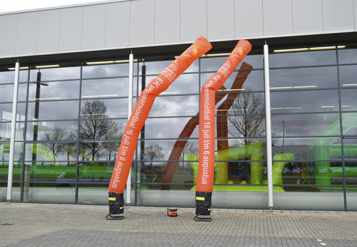 Maatwerk UEFA EK Vrouwenvoetbal skytube van 6 meter hoog bestellen bij JB Inflatables Nederland. Vraag nu gratis ontwerp aan voor opblaasbare airdancer in eigen huisstijl
