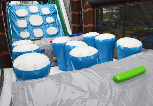 Inflatable winterstormbaan in thema pinguin kopen voor jong en oud. Bestel opblaasbare stormbanen nu online bij JB Promotions Nederland