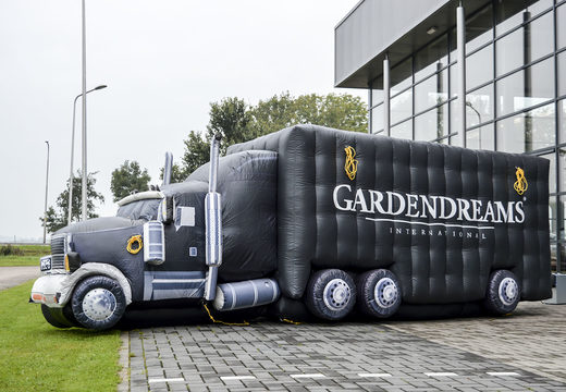 Opblaasbare 3D Gardendreams vrachtwagen productvergroting te koop. Bestel opblaasbare 3D objecten nu online bij JB Inflatables Nederland 