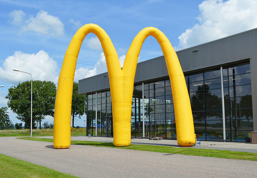 Koop gepersonaliseerde McDonald`s reclameboog bij JB Inflatables Nederland online. Bestel nu op maat gemaakte opblaasbare reclamebogen