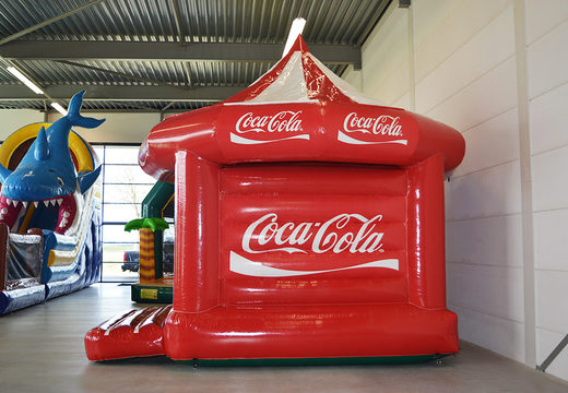 Gepersonaliseerde Coca-cola Carrousel springkussen voor diverse evenementen te koop. Koop nu op maat gemaakt opblaasbare promotionele springkussens online bij JB Inflatables Nederland